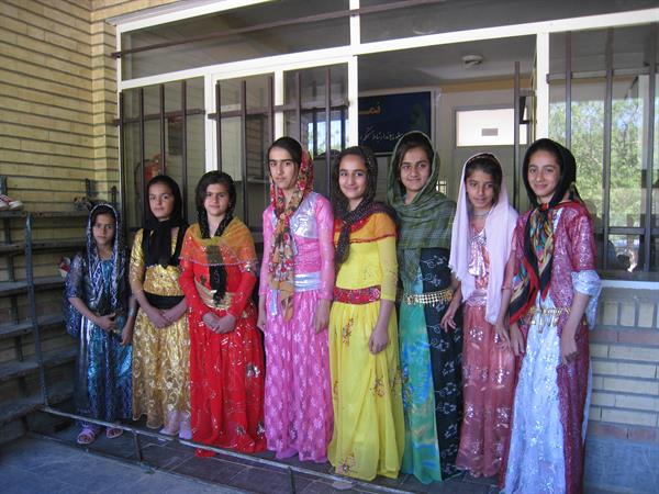 بازدید کارگروه پشتیبانی مدارس انجمن حامی از مدرسه حامی مسعود احمدی در روستای نجنه علیا در شهرستان بانه کردستان