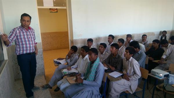 آموزش دانش آموزان مستعد مدارس منطقه دشتیاری برای کنکورسال ۹۴