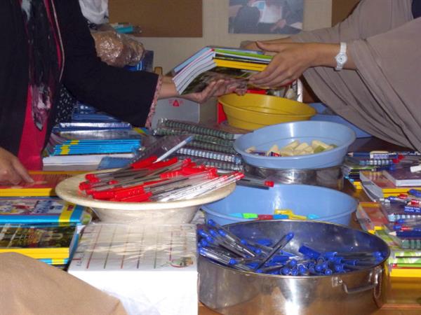 زنده باد !حمایت آقای حسین........از ۲۰۰دانش آموزدبستانی و۲۰۰  دانش آموز دبیرستانی ، شما از چند دانش آموز حمایت می کنید؟
