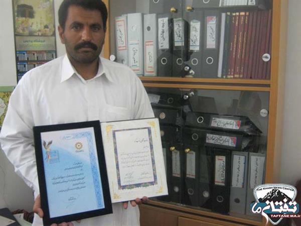 دنبال راهی می گشت که خودش را سرگرم کند.