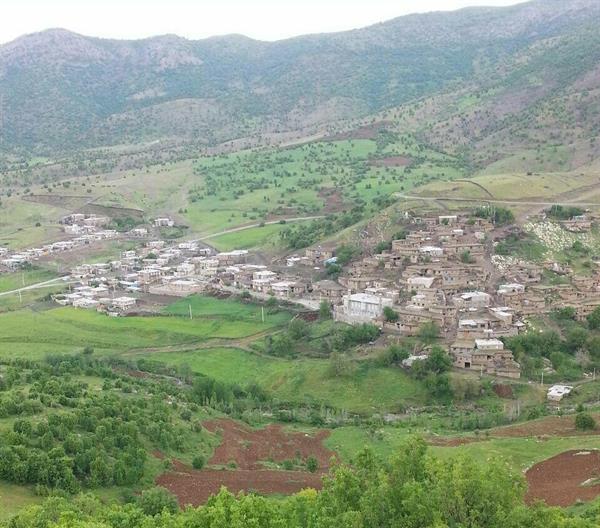 با اهدای کتاب در روستای خوری آباد کردستان کتابخانه برپا می شود.