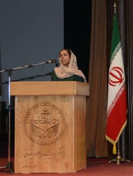 ماه را باید نشانه گرفت که  اگر تیرت به ماه اصابت نکرد در جایی میان ستاره ها فرود آید.(ریحانه)