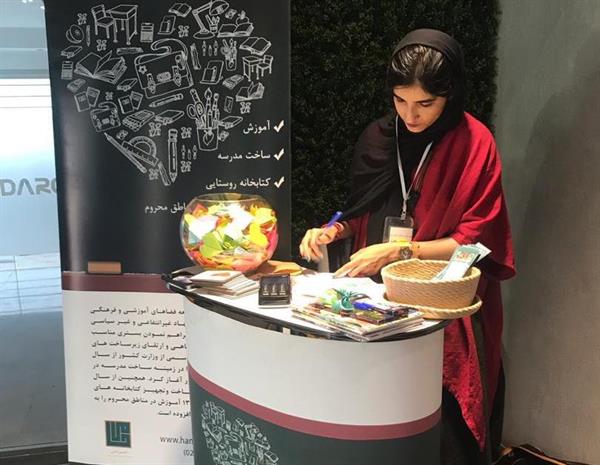 پرسنل و مدیران شرکت کوبل دارو، دکتر عبیدی و آدورا طب از ۹۵۵ دانش آموز حمایت کردند.