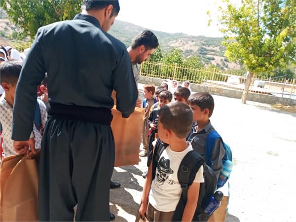 انجمن حامی ـ پروژه‌ی «نوشت‌افزار سال تحصیلی ۱۴۰۰-۱۴۰۱»، اهدا به دانش‌آموزان مدرسه‌ی مسعود احمدی 5