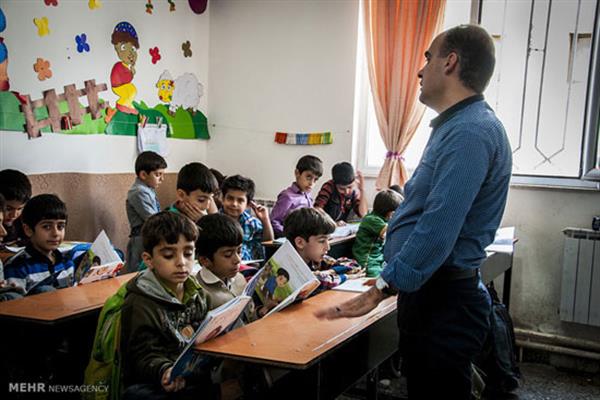 معلم مریوانی به عنوان معلم نمونه کشوری انتخاب شد