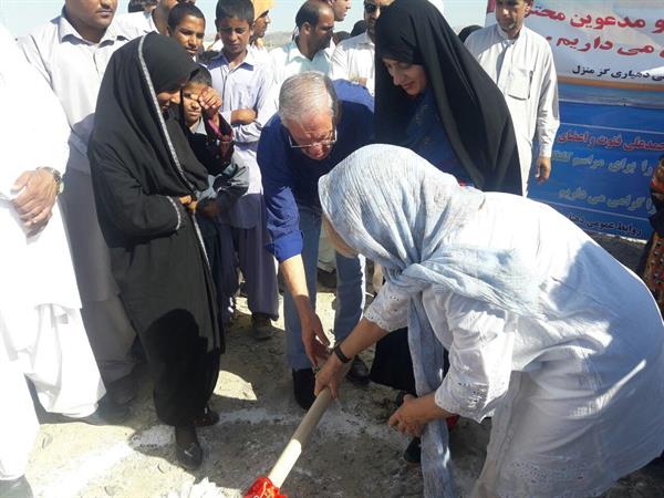 امروز کلنگِ مدرسه گز منزل زده شد.
